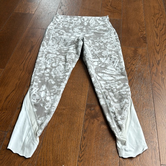 Lululemon. Gray & blue leggings. EUC. - Picture 1 of 3